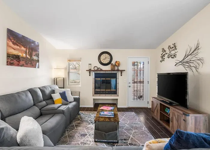 Cozy & Pet Friendly & Peloton Holiday home *