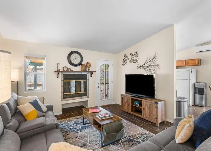 Cozy & Pet Friendly & Peloton Holiday home
