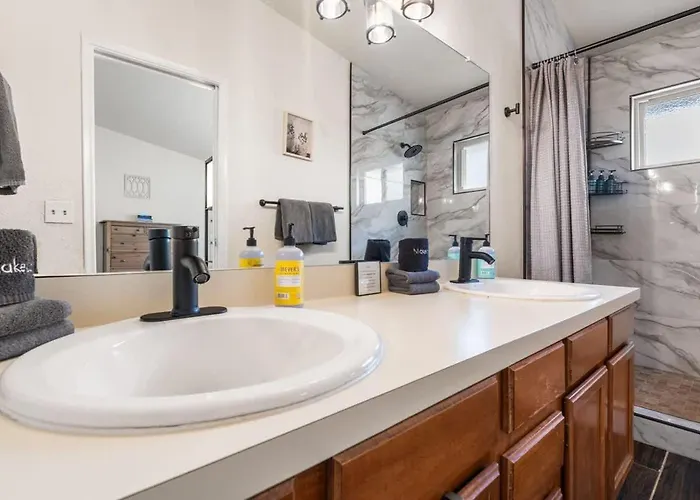 Cozy & Pet Friendly & Peloton Holiday home Tucson