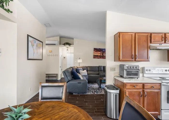 Cozy & Pet Friendly & Peloton Holiday home